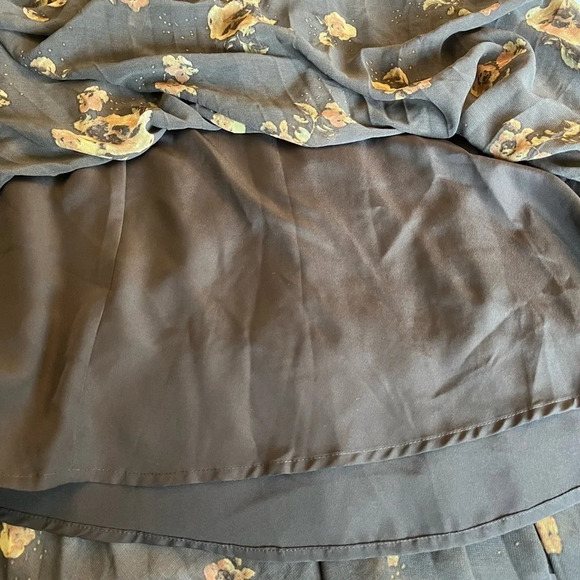 Free People Gray Floral Accordion
Dress With Lace Trim, size XS - Picture 12 of 15